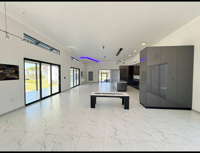 5 BEDROOM HOUSE FOR SALE IN BLUE HILLS EQUESTRIAN ESTATE